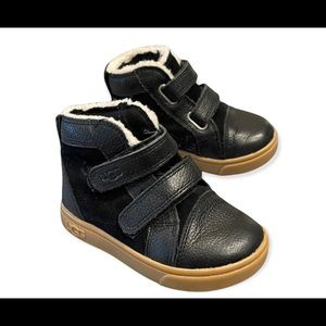 Ugg Rennon II toddler size 7